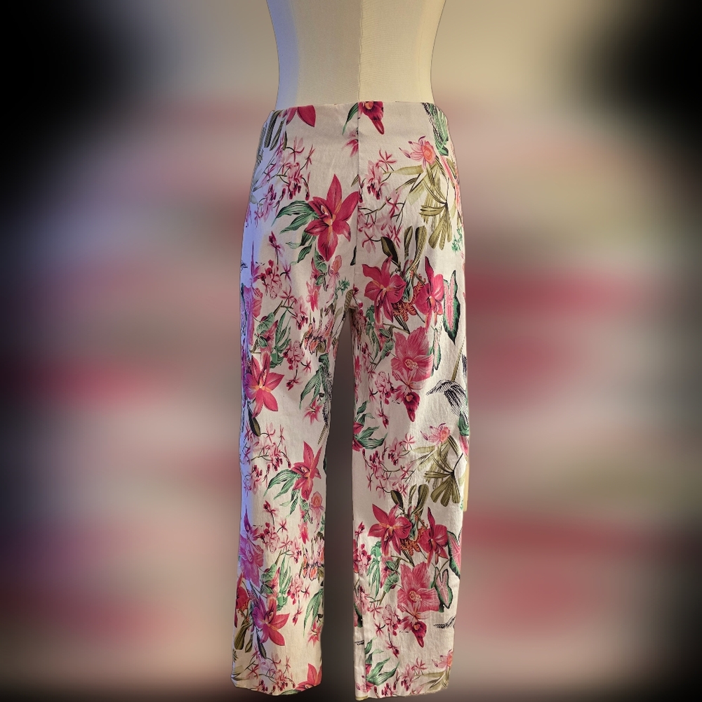 Insight Floral Patterned Stretch Capris - Picture 5 of 8